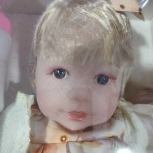 30 CM Yeni Doğmuş Bebek Yüksek Gerçekçi Bebek Tüm Vücüt Yumuşak Jelden Elbiseli Biberon Aksesuarlı (SARI)